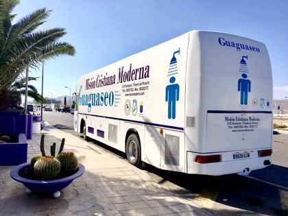 The bus will go throughout the streets of Fuerteventura, offering services like pedicure, manicure, hairdressing and grooming.