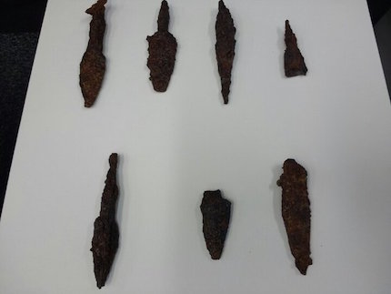 Assyrian and Judean arrowheads were found in the soil. / IAA