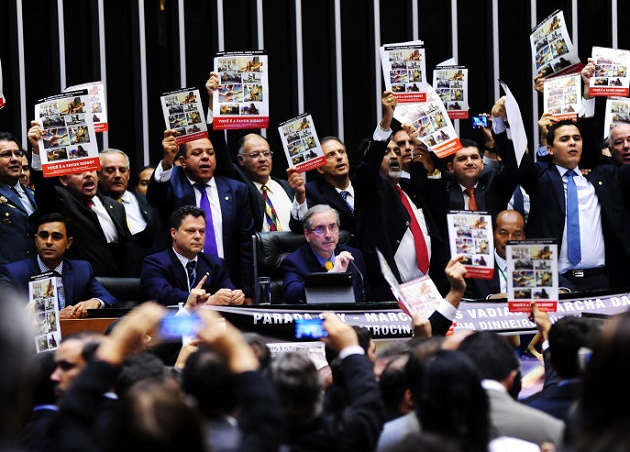 Members of the so-called evangelical bench protest against the celebration of the Gay Pride march in Brazil. / ,