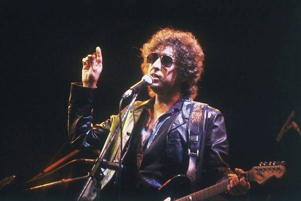 In the late 70s, Dylan performed wearing a leather jacket. He looked like a rocker but spoke like a preacher.,dylan, faith