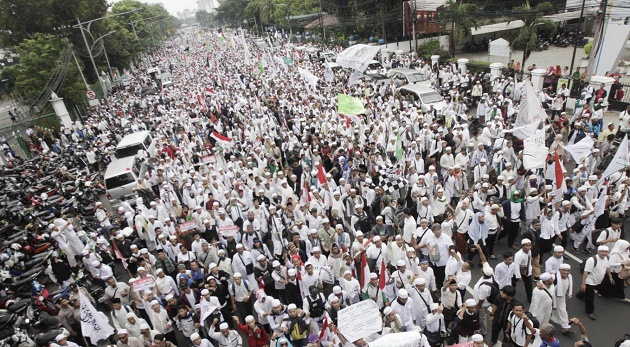 Protesters take a thoroughfare in Central Jakarta on Friday during the rally. / Jakarta Post,