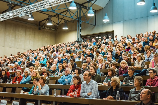 More than 800 participants in the 2016 StopArmut refugee conference. / Simon Billeter,stoparmut, schweiz