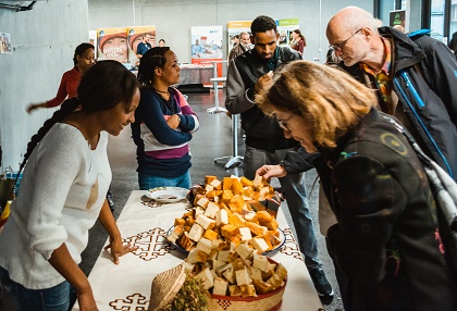 Asylum seekers offered food to the participants. / Simon Billeter