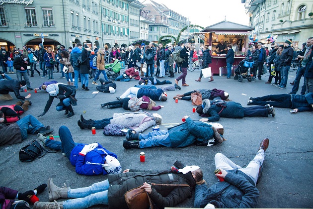 The flashmob in Bern, on December 10. / Verfolgung.jetzt,