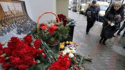 Flowers at at the home of the Alexandrov Ensemble in Moscow. /EPA