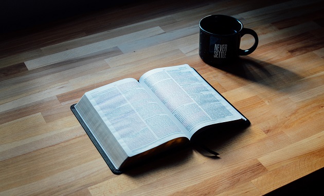 Photo: Ryan Riggings (Unsplash, CC),bible, cup
