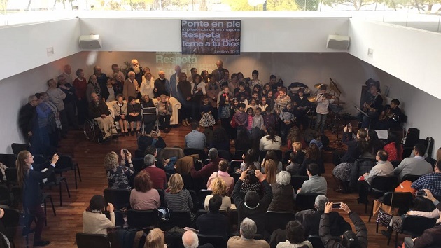 A moment of the service dedicated to the elderly of the Castelldefels evangelical church. / IEC,