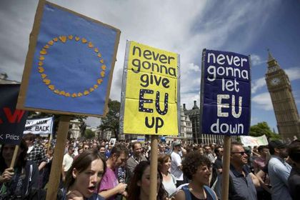 Tens of thousands of people joined an anti-Brexit march. / Reuters.