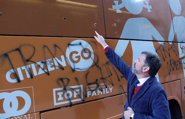 The bus also campaigned in New York, where it was attacked by 3 people. / HO,