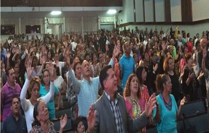 Venezuelan Christians during a service. / WEA