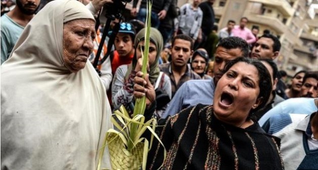 Relatives of the victims of the Palm Sunday attack against a Coptic church in Tanta, on Sunday 9 April. / EPA / BBC,