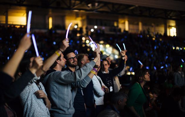 Students praying together that the gospel would be light to their culture.  / IFES Europe,