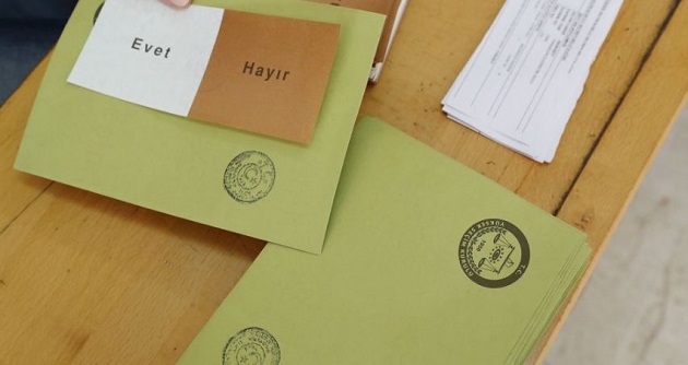 Yes and no, in the Turkish referendum on  April, 16. / EFE,