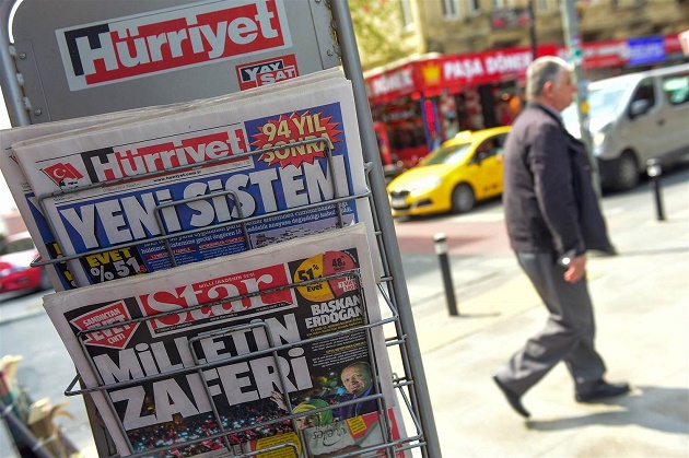 Turkish newspapers after Erdoga'ns victory. / AFP