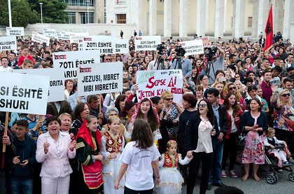 The participants showed signs expressing their faith in Christ. / VUSH