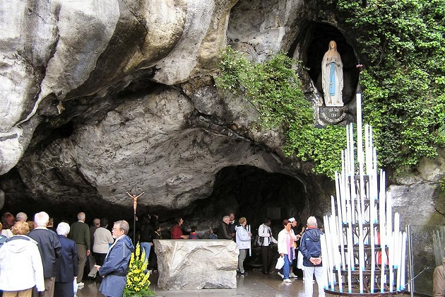 A Lourdes sanctuary. / Brunner E. (Wikimedia, CC),