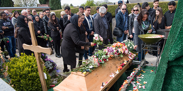 About 200 people attended the burial ceremony of the Afghan Christian woman. / DPA,afghan, christian, woman, germany