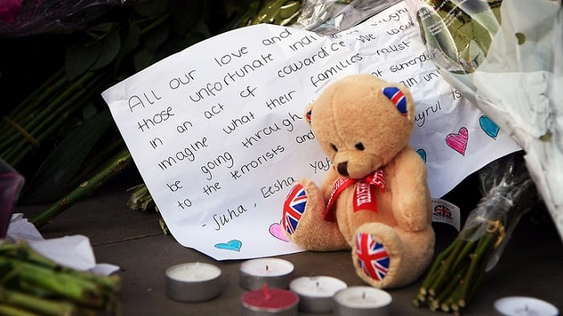 Messages in Manchester in support of the relatives of the victims. / Getty,