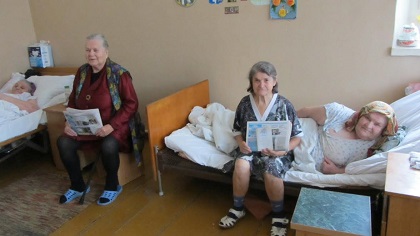 The newspaper is offered to nursing homes for elderly people and hospices. / Kolokol