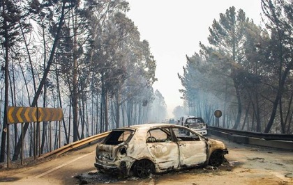 Cars left on the roads. / Diario de Noticias