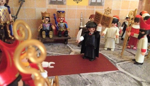 Luther and the Scripture, a scene of the Playmobil diorama created by a Spaniard to explain the Protestant Reformation. / Photo: Jose Luis Fernández.,