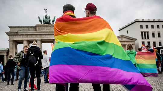 LGBT activists celebrate the legalisation of same-sex marriage in Germany. / EPD,