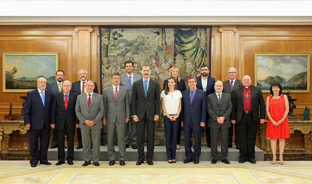 King Felipe, Queen Letizia, and Justice Minister Rafael Catalá, with evangelical representatives at the royal reception, on July 27, 2017. / Casa S.M. Rey,Felipe VI, evangélicos