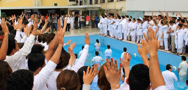 Baptisms in Iran. / Elam Ministries,