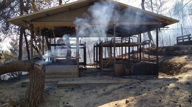 A building of the Kalamos camp, destroyed after the fire. / Kalamos camp,