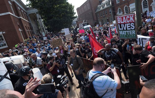 A crowd of white nationalists are met by a group of counter-protesters in Charlottesville, Virginia, U.S., August 12, 2017. / Reuters,