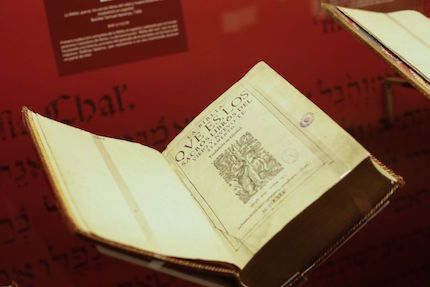 The Bear Bible Usoz owned can be seen in the National Library in Madrid.