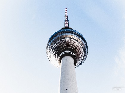 Communications tower in Berlin. / J. Schubert (Flickr, CC)