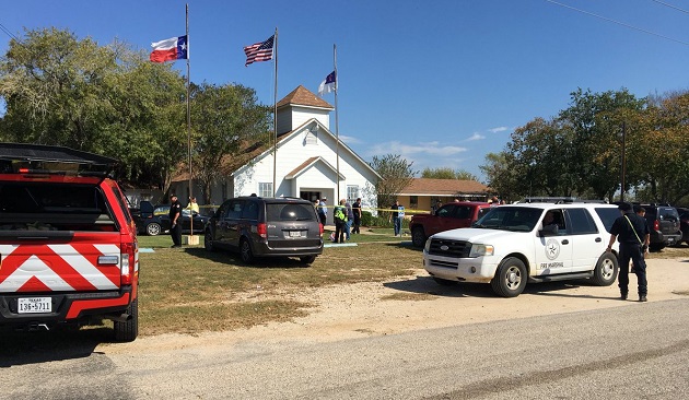 The First Baptists Church of Sutherland Springs (Texas), after the attack. / Twitter Max Massey,