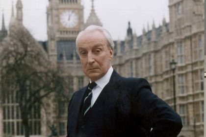 House of Cards is based on a series of the British BBC in the nineties.