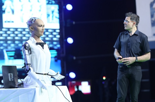 Robot Sophia, in a presentation in Beijing, 2016. / Sophiabot.com,