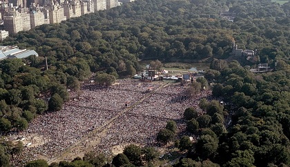 Thousands gathered in New York's Central Park in 1991 to hear Billy Graham preach. / BGEA