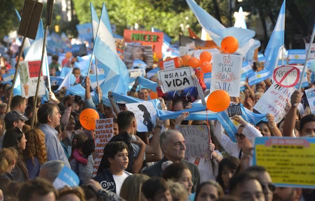 Tens of thousands of people gathered in the main cities, two million throughout the country . / FB Grupo Marcha por la Vida Argentina,