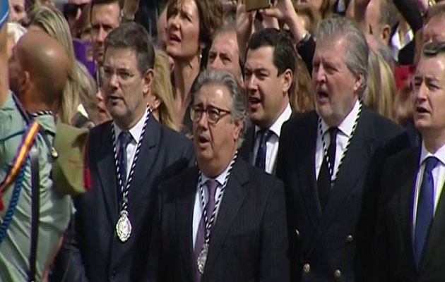 The Spanish ministers of Justice, Interior and Education attending a Catholic Easter procession in Malaga, Spain. / La Sexta,