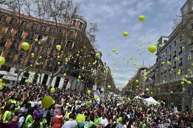 Balloon with messages were released in the 15 April Yes To Life march in Madrid. / Facebook Si a la Vida,