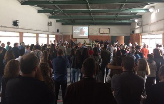 Friends, fellow students, members of evangelical churches and people from various other parts of Spain participated in the act.