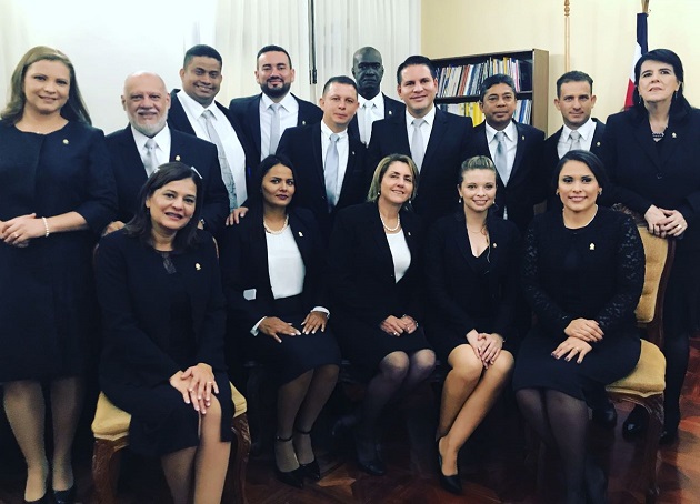 The fourteen MPS of the Christian PRN party in the Costa Rican Legislative Assembly. / PRN,