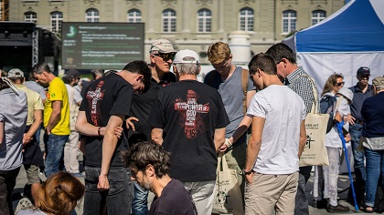 The Verfolgung.jetz gahtering in Bern raised awareness about the persecution of Christians. / Verfolgung.jetzt