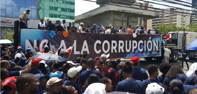 The march against corruption organised by the Dominican evangelical denomination The Church of God of Propphecy. / Evangélico Digital,