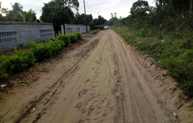 A sandy road in Mozambique. / Daniel Collado,
