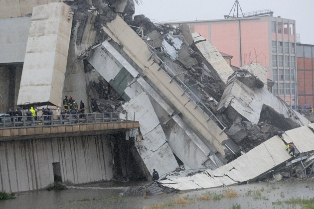 The motorway viaduct in Genoa, after the collapse. / Repubblica, F. Bussalino, A. Leoni,