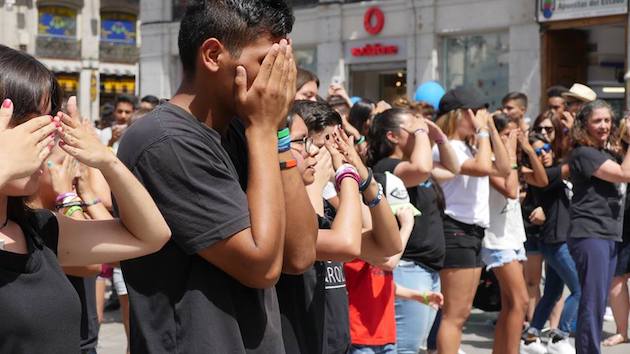 A performance about human trafficking in the center of Madrid. / 15J, Carlos Fumero,