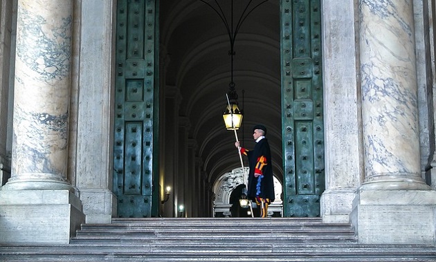A guard in Vatican City. / Pixabay (CC0),
