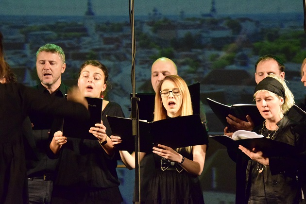 The Credo Allika Chamber Choir sang Estonian songs and well-known gospel songs during the night. /  Herman Spaargaren
