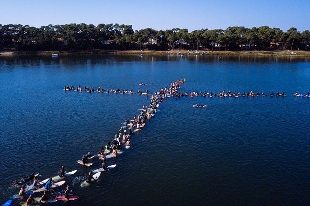 Participants of the 2018 Christian Surfers International Gathering in France formed a cross on the water. / Photo: Christian Surfers,