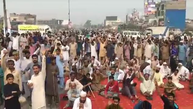Islamist clerics gathered thousands in Pakistan's main cities to demand the execution of acquitted Christian Asia Bibi. / Facebook, source in Pakistan